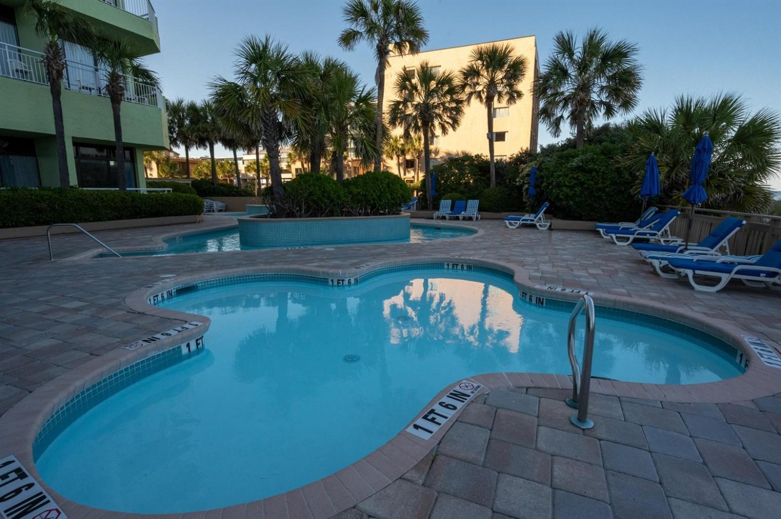 Oceanfront Remodeled With Pools, Coral Holiday home